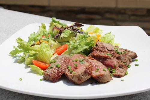 Green Goddess Steak Salad